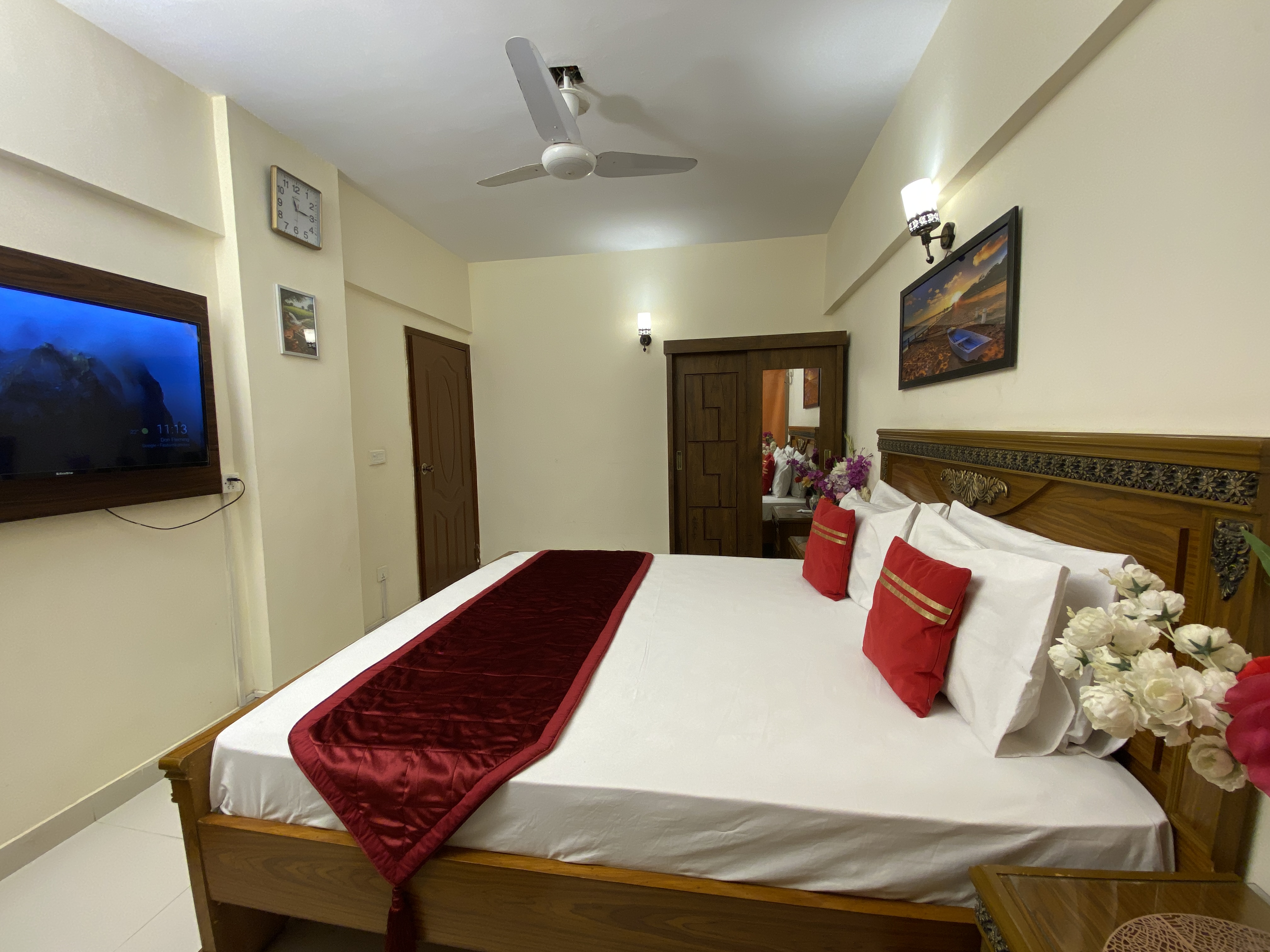 Cozy Bedroom Lighting and Decor