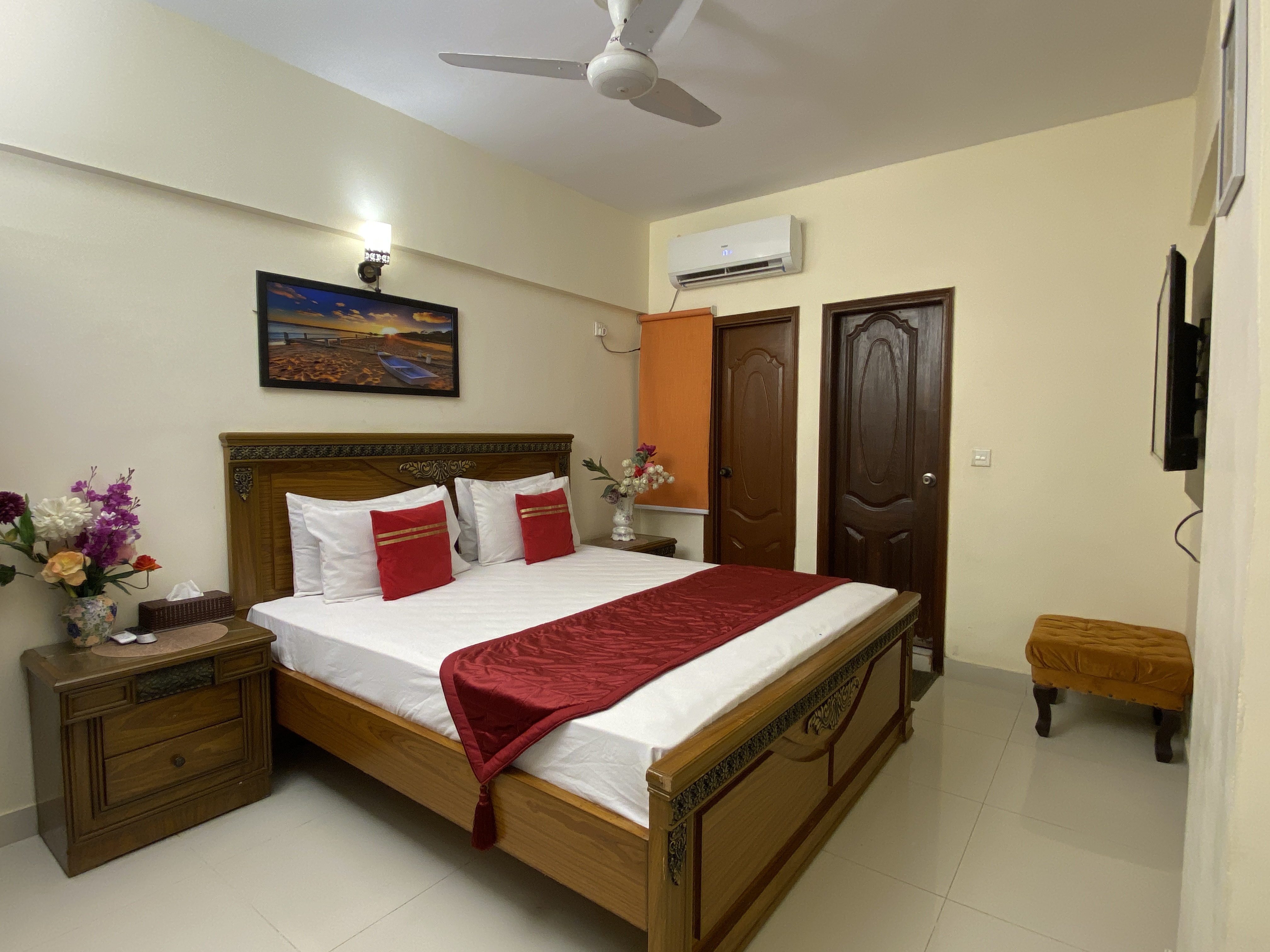 Luxury Master Bedroom with Queen Bed